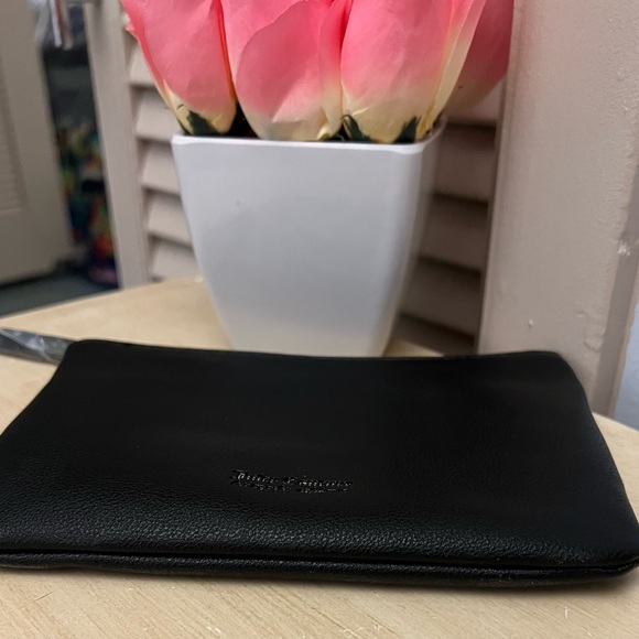 ❤️NWOT JUICY COUTURE ZIP POUCH❤️ - Picture 4 of 5